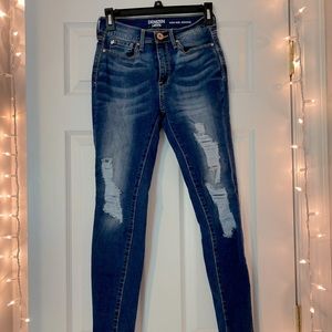 Denizen by Levi’s high rise size 5 jeans